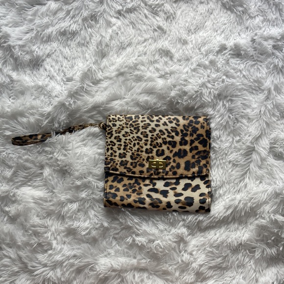 Leopard wristlet! - Picture 2 of 5